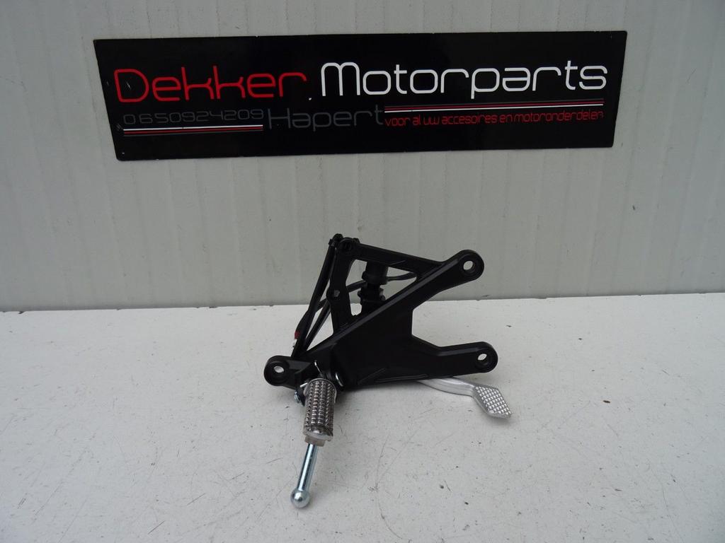 Remset / Rechter Voetsteun Yamaha YZF R1 / M 2015-2020-2025, -, -, Nieuw, Ophalen of Verzenden