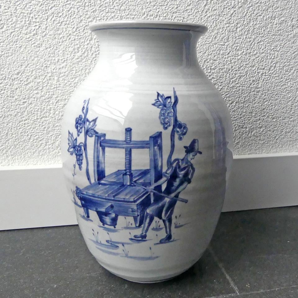 Sphinx Maastricht vintage vaas wijnbouw druivenpers blauw, Gebruikt, Blauw, Aardewerk of Porselein, Ophalen of Verzenden