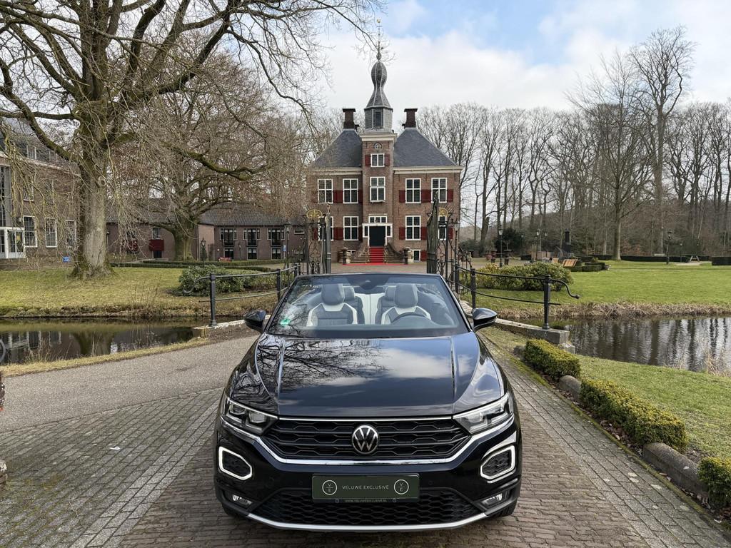 Volkswagen T-Roc Cabriolet 1.5 DSG Style | Leder | LED | 18, Stof, Gebruikt, 4 cilinders, 4 stoelen
