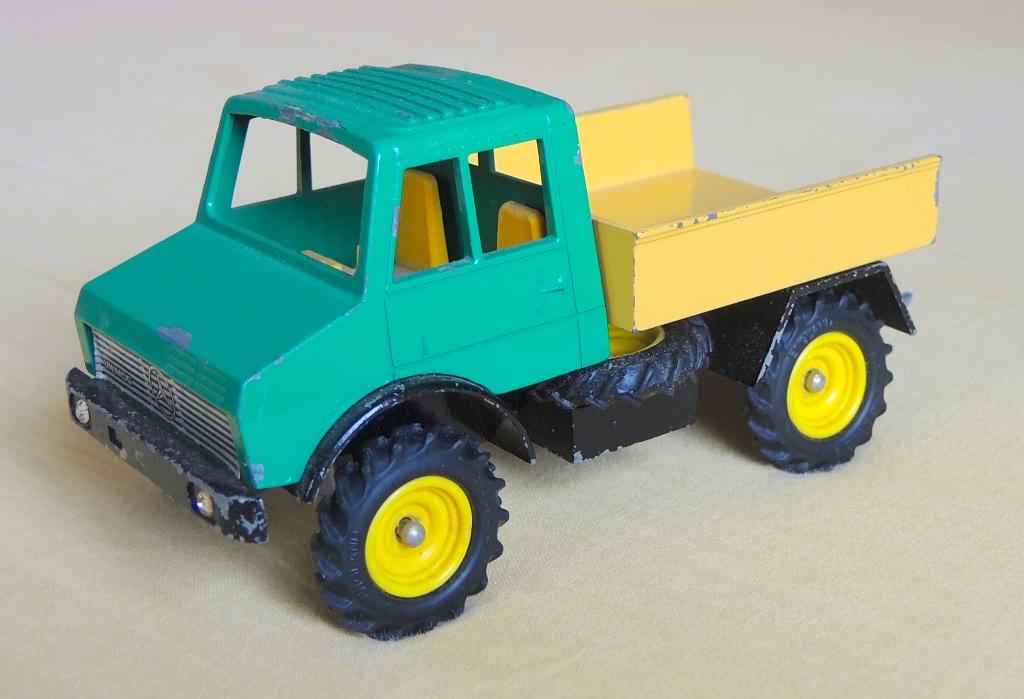 Britains 9569 Mercedes-Benz Unimog Tractor Lorry, Ophalen of Verzenden, Gebruikt, Tractor of Landbouw