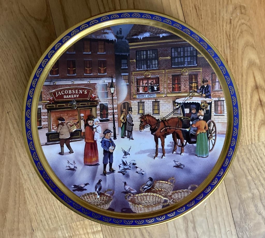 Blikken ronde trommel 19ste eeuw Victoriaans straattafereel, Ophalen of Verzenden, Zo goed als nieuw, Overige