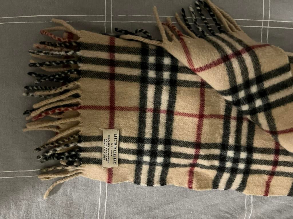 Burberry Sjaal - Zgan, Ophalen of Verzenden, Zo goed als nieuw, Maat 46/48 (XL) of groter, Sjaal