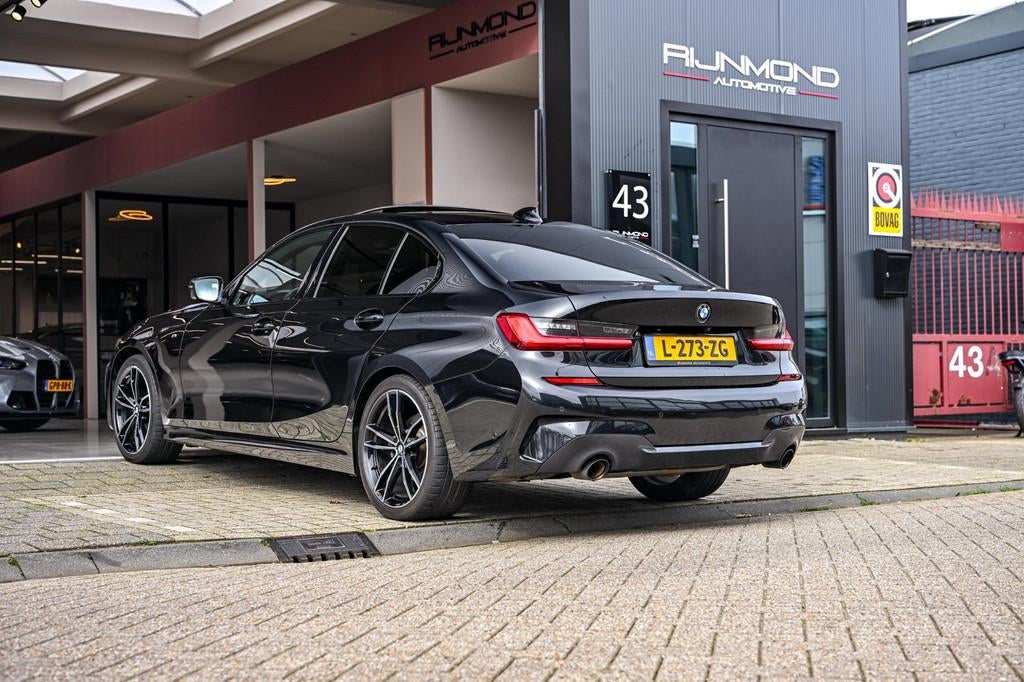 BMW 3-serie 318i Business Edition M-Pakket|Pano|Camera|Carpl, Automaat, 1998 cc, Achterwielaandrijving, Gebruikt