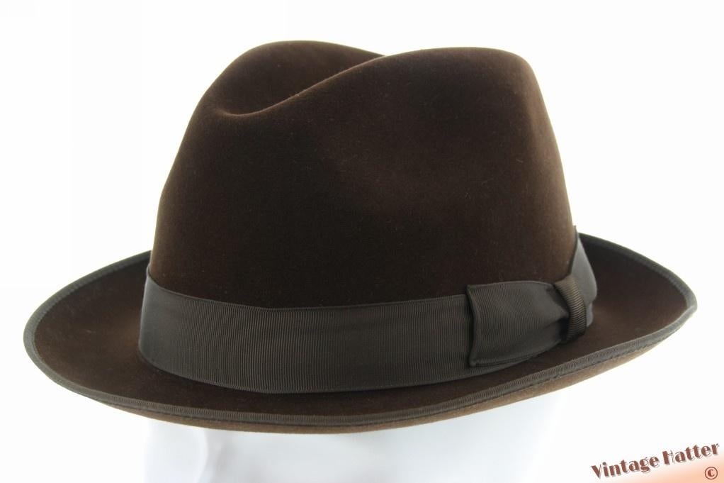 Vintage Gleufhoed Ambassador donker bruin geborsteld vilt 58, Ambassador, Hoed, Ophalen of Verzenden, Zo goed als nieuw