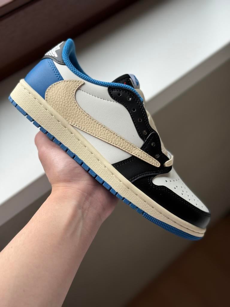 Travis Scott Nike Air Jordan 1 Low Fragment nieuw!, Kleding | Heren, Schoenen, Ophalen of Verzenden, Nieuw, Sneakers of Gympen