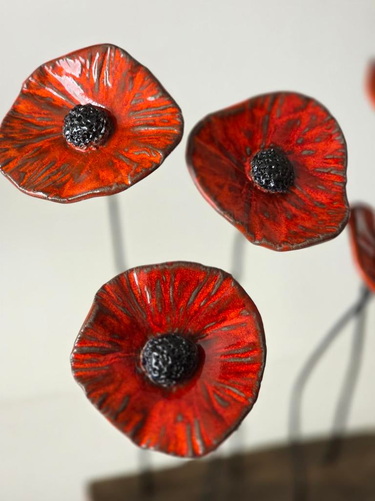 5 klaprozen op een houten klos, Ophalen of Verzenden