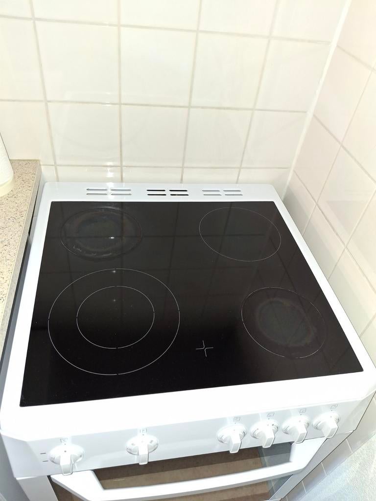 Beko elektrisch fornuis met oven, Ophalen, Gebruikt, 4 kookzones, Vrijstaand