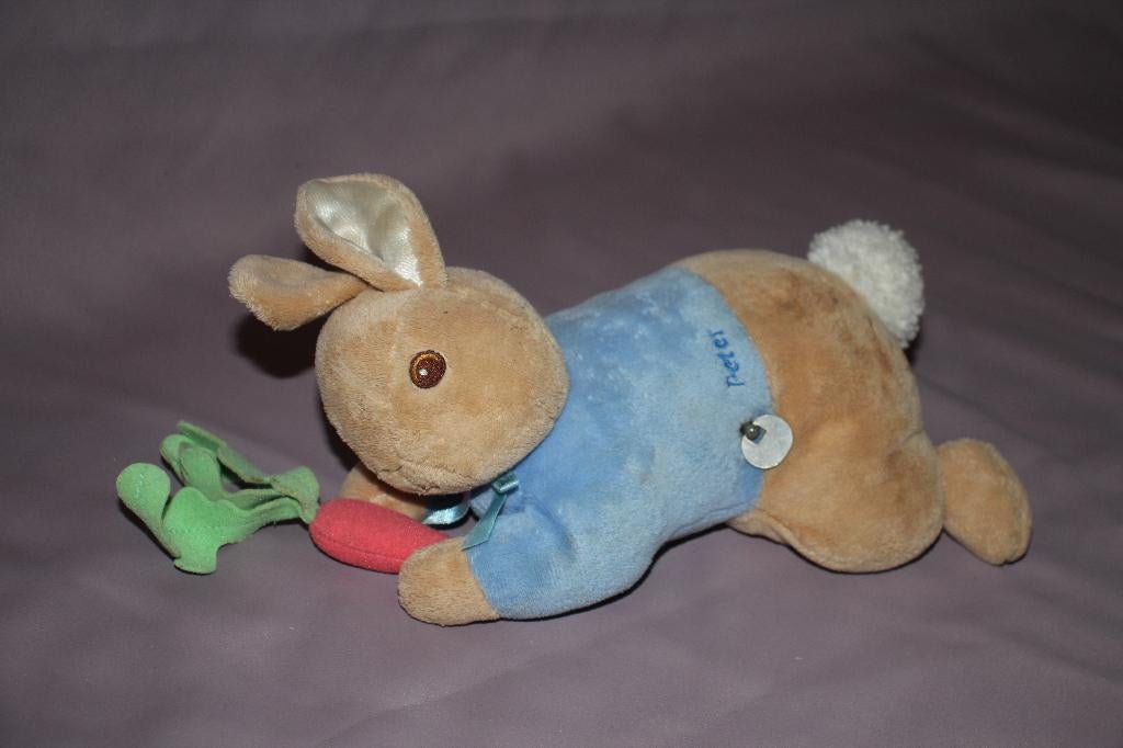 Pieter konijn / peter rabbit knuffel muziekdoos - beweegt, Ophalen of Verzenden, Zo goed als nieuw, Konijn