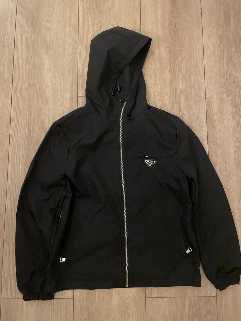 Prada Milano Zwarte Zomer/Lente Jas - Zo goed als nieuw, Ophalen of Verzenden, Zo goed als nieuw, Maat 46 (S) of kleiner, Zwart