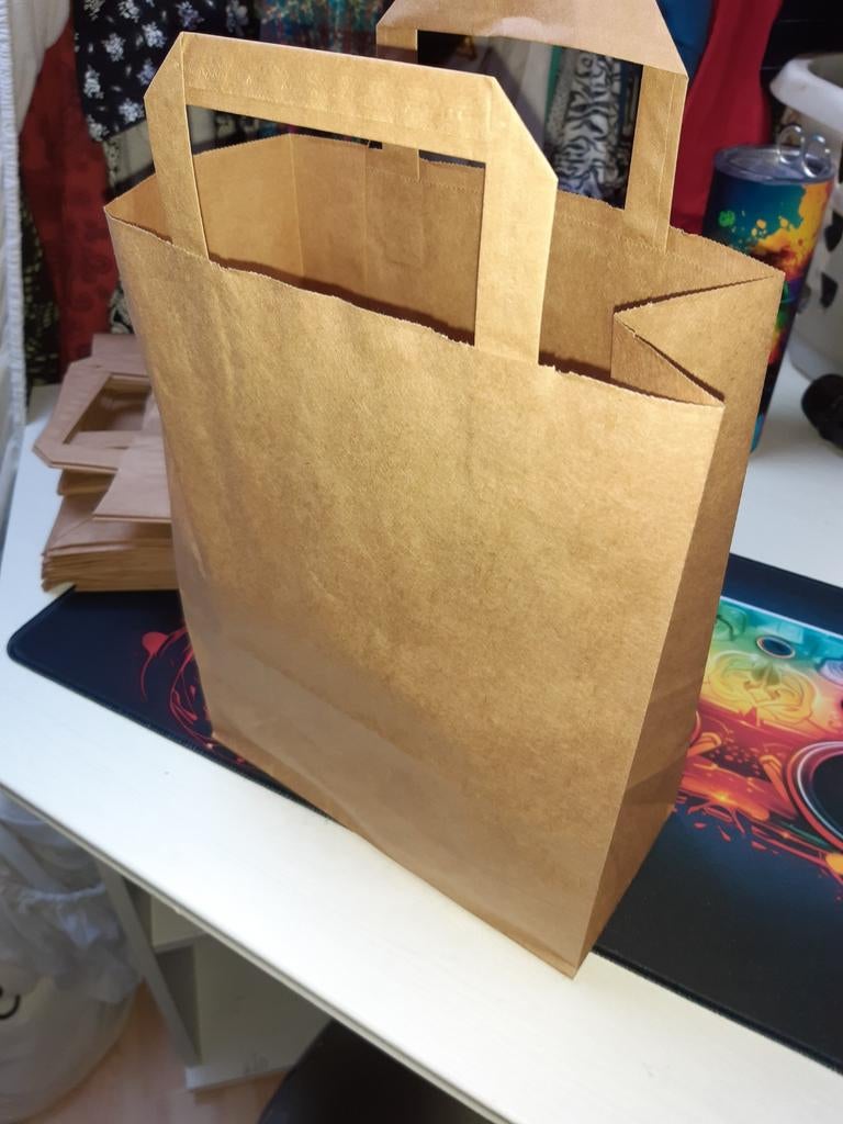 Papieren tasjes groot en klein, Doos, 100 cm of meer, 60 cm of meer, Ophalen of Verzenden