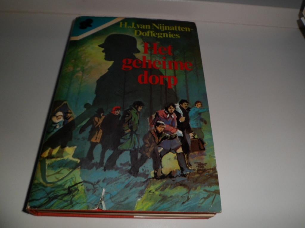 Het geheime dorp - H.J van Nijnatten - Doffegnies, Boeken, Ophalen of Verzenden, Tweede Wereldoorlog, Zo goed als nieuw, Algemeen