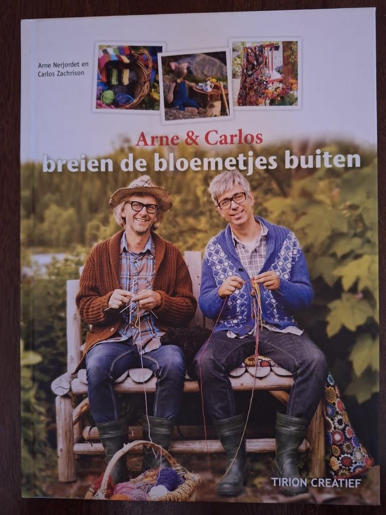 Arne & Carlos breien de bloemetjes buiten, Ophalen of Verzenden, Zo goed als nieuw, Breien, Patroon of Boek