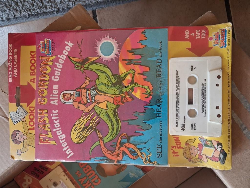 Flash Gordon Intergalactic Alien Guidebook met Cassette, Gebruikt, Kinderen en Jeugd, 1 bandje, Ophalen of Verzenden