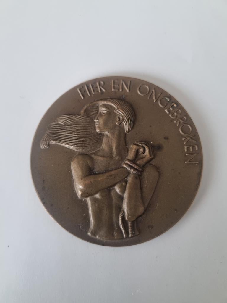 Herdenkingspenning Nederlandse Vrouwen Japanse Kampen, Ophalen