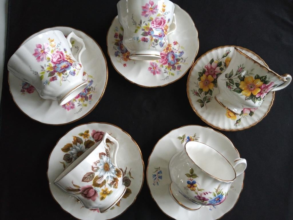 Engelse kop en schotels 5 stuks., Antiek en Kunst, Antiek | Servies los, Ophalen of Verzenden