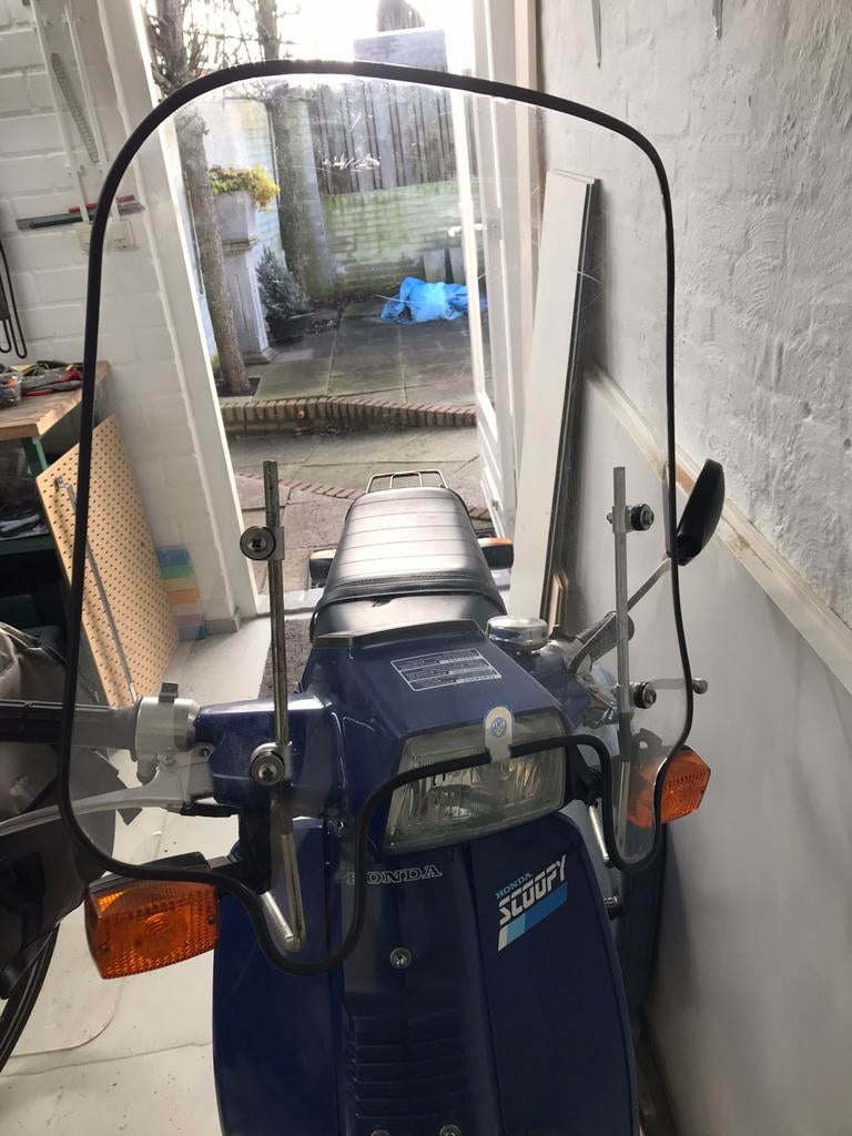 Honda scoopy windscherm, Fietsen en Brommers, Ophalen of Verzenden, Zo goed als nieuw, Overige typen