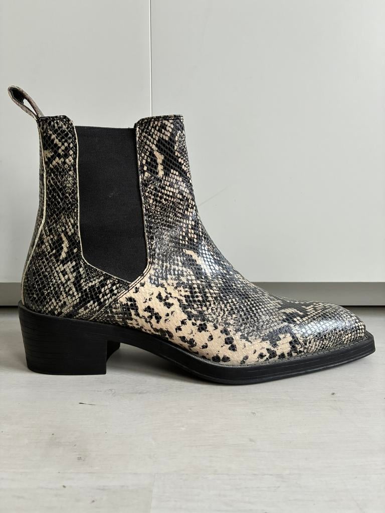 Snakeprint Chelsea Boots maat 42 van Zign, Kleding | Dames, Schoenen, Zwart, Lage of Enkellaarzen, Ophalen of Verzenden, Zo goed als nieuw
