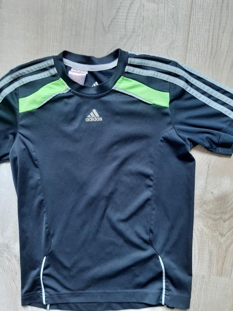 Prachtige mooie Jongens Sport Shirt (maat 128), Ophalen of Verzenden, Zo goed als nieuw, Jongen, Sport- of Zwemkleding