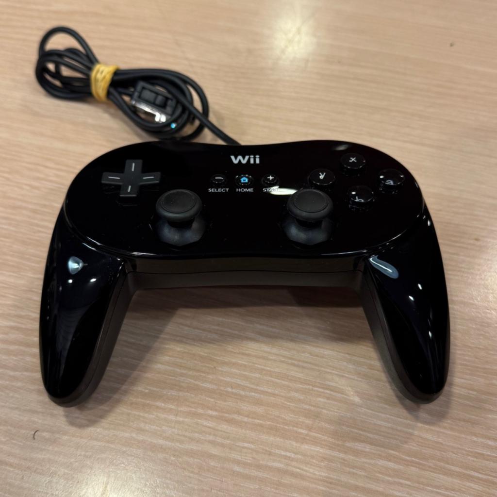 Nintendo Wii Classic Pro controller in zeer nette staat, Nintendo, Zo goed als nieuw, Support@nintendo.com, 11-1 Hokotate-cho, Kamitoba, Minami-ku
Kyoto 601-8501
Japan