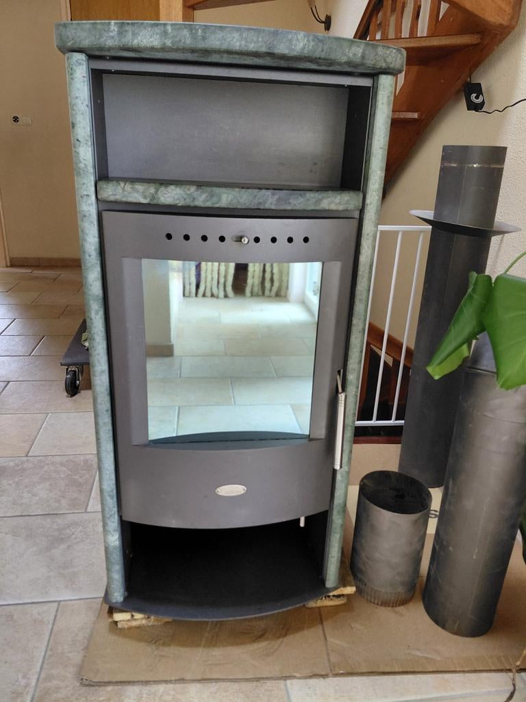 Mooie grijze speksteenkachel, evt. inclusief pijp, Ophalen of Verzenden, Gebruikt, Hout, Houtkachel