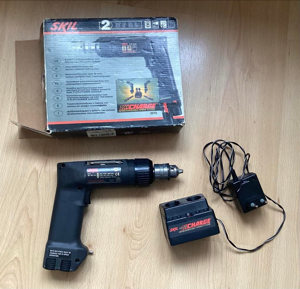 Skil Flexi-Charge boormachine met lader en accu's, Ophalen of Verzenden, Gebruikt, Boormachine