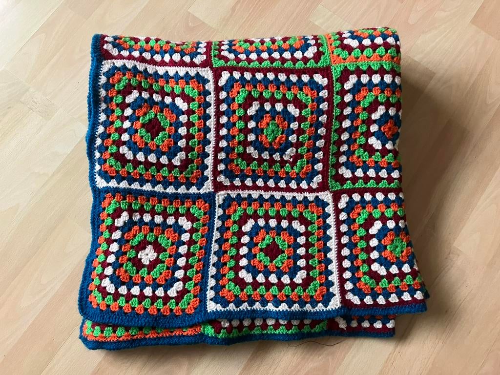 Handgehaakte deken/plaid in kleurige granny squares zgan, Ophalen of Verzenden, Zo goed als nieuw