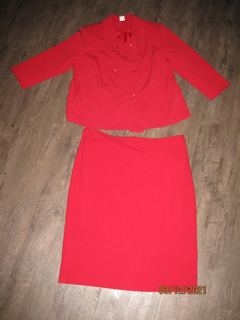 Made in Poland rode rok met jasje maat 44, Maat 42/44 (L), Ophalen of Verzenden, Made in Poland, Gedragen