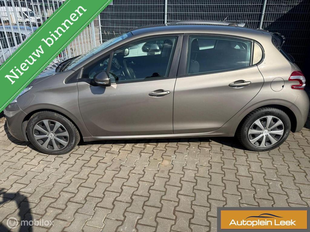 Peugeot 208 1.4 e-HDi Active AUTOMAAT CLIMA CRUISE CONTROL, Auto's, Peugeot, 1398 cc, 4 cilinders, 96 €/maand, 68 pk