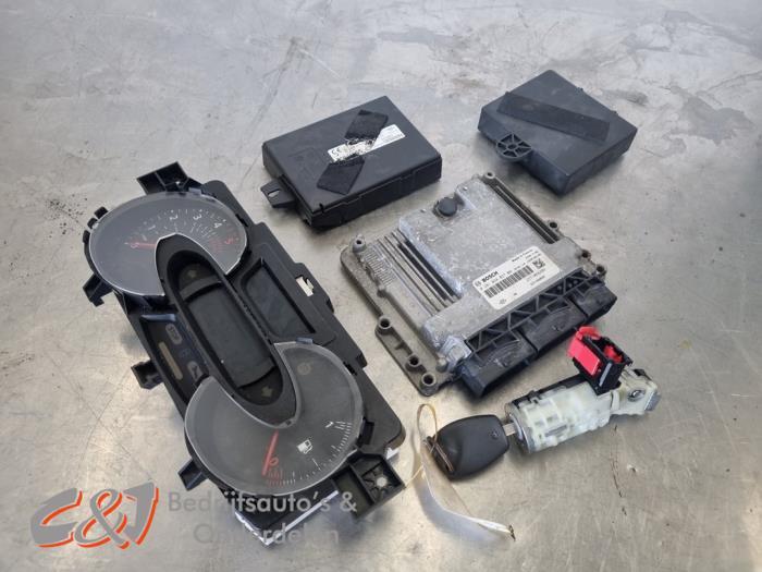Kontaktslot + computer van een Renault Trafic, Gebruikt, -, Renault, -