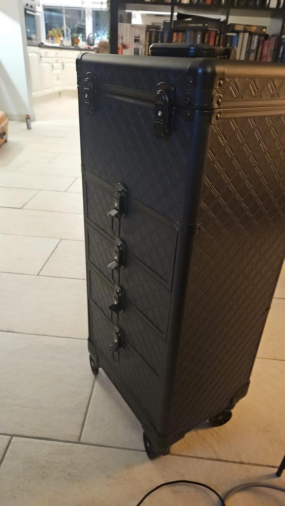 Proffesionele visagie trolley weekdeal €199, Sieraden, Tassen en Uiterlijk, Beautycases, Zwart, Ophalen of Verzenden, Zo goed als nieuw