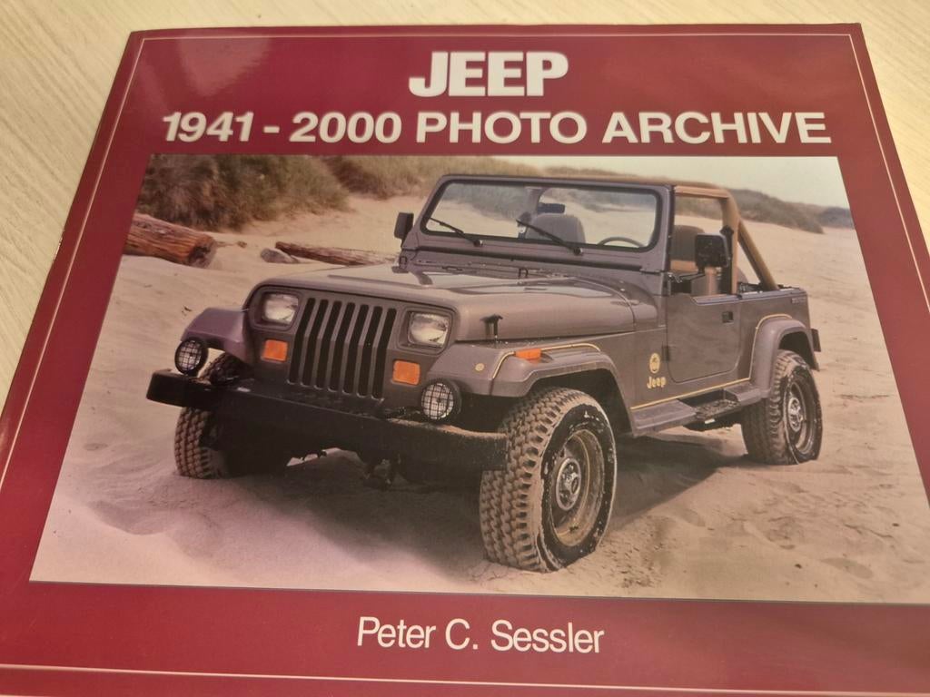 Dik hardcover gebonden Jeep boek 1940-2000 Cherokee Wagoneer, Ophalen of Verzenden, Zo goed als nieuw, Overige merken