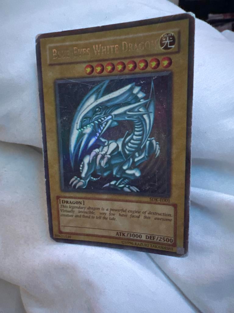 Blue Eyes White Dragon - Yu-Gi-Oh! Kaart, Hobby en Vrije tijd, Verzamelkaartspellen | Yu-gi-Oh!, Ophalen of Verzenden, Gebruikt