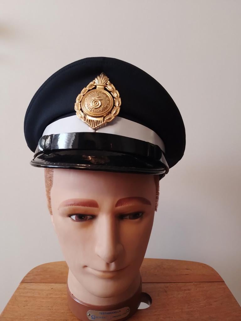 Pet met insigne, Verzamelen, Militaria | Algemeen, Overige soorten, Helm of Baret, Overige gebieden, Ophalen of Verzenden