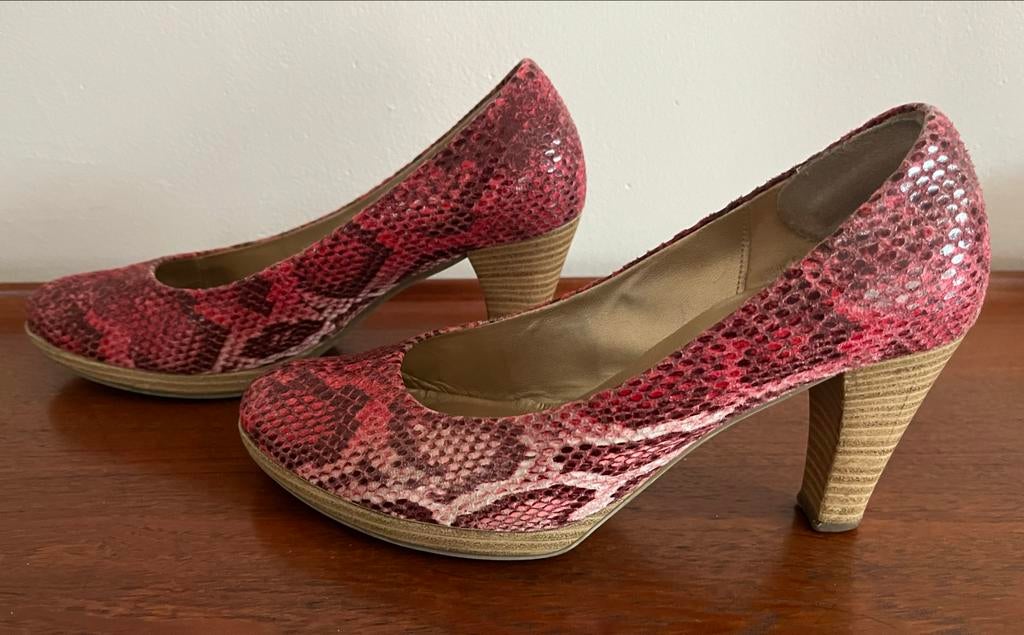 Gabor Pumps met slangenprint - Maat 5, Kleding | Dames, Schoenen, Ophalen of Verzenden, Gedragen, Rood, Pumps