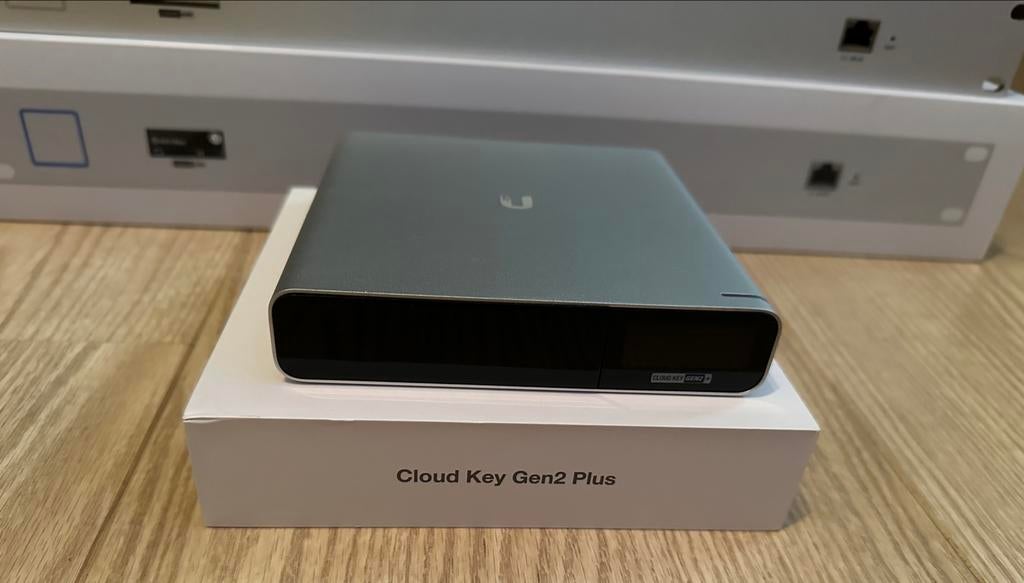 Ubiquiti Cloud Key Gen2 Plus - Netwerk Controller, Ophalen of Verzenden, Zo goed als nieuw, Router