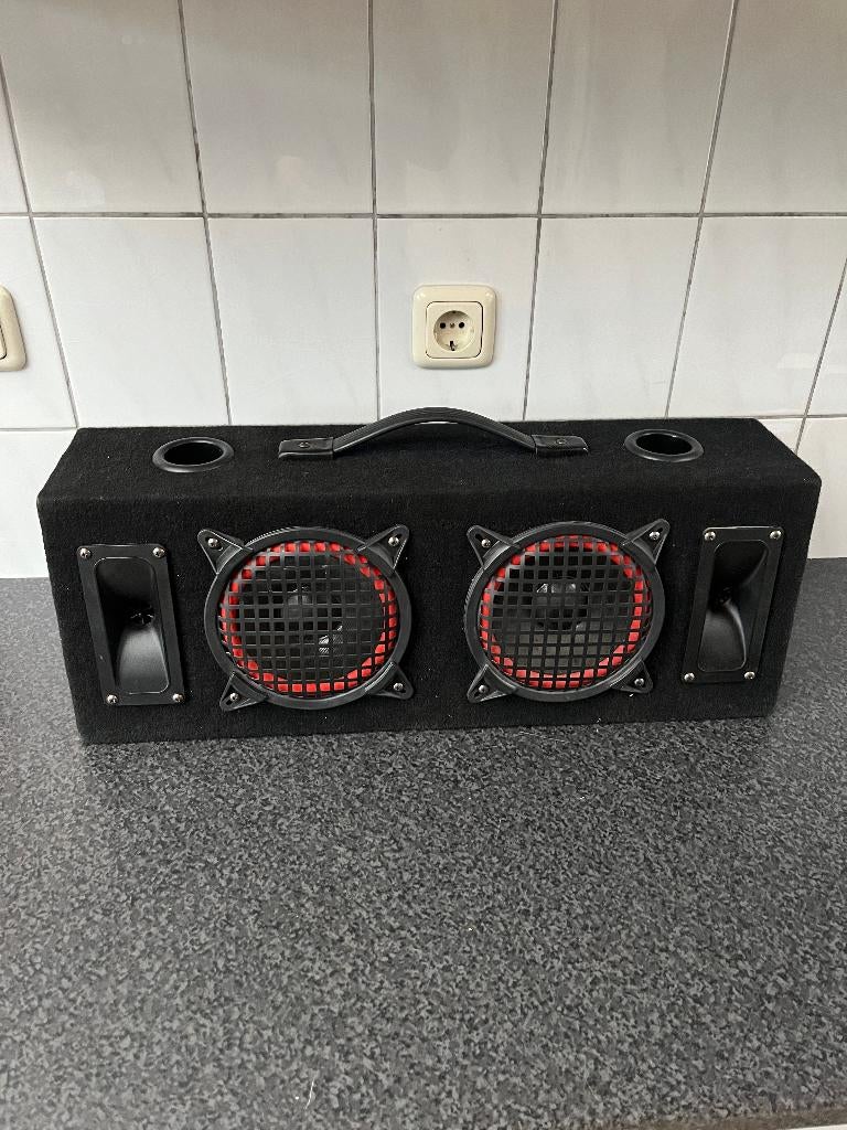 Auto luidsprekers , boxen , boombox in kast ., Auto diversen, Autospeakers, Ophalen, Zo goed als nieuw