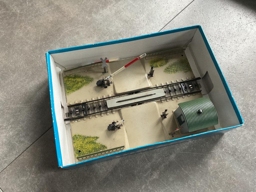 Spoorwegovergang MARKLIN 7390 beschadigd, Wisselstroom, Gebruikt, Rails, Ophalen of Verzenden