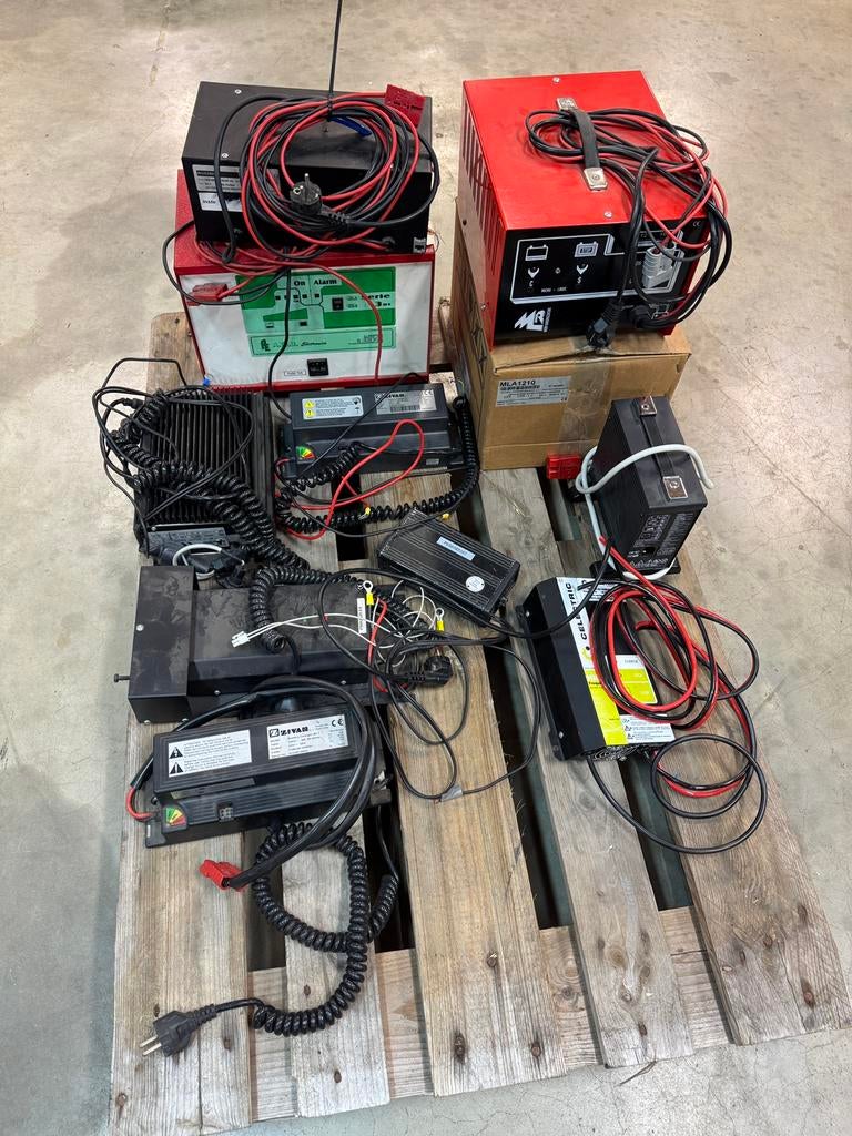 Partij acculaders 12v, 24v, 36v nieuw en gebruikt, Ophalen, Zo goed als nieuw