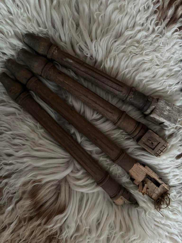 Oude meubelpoten stoelpoten hout, Ophalen