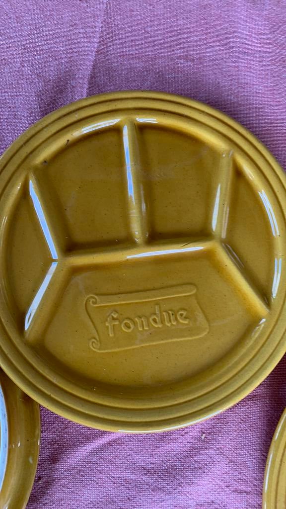 Drie mooie fondue borden, Huis en Inrichting, Keuken | Servies, Gebruikt, Keramiek, Ophalen of Verzenden, Bord(en)