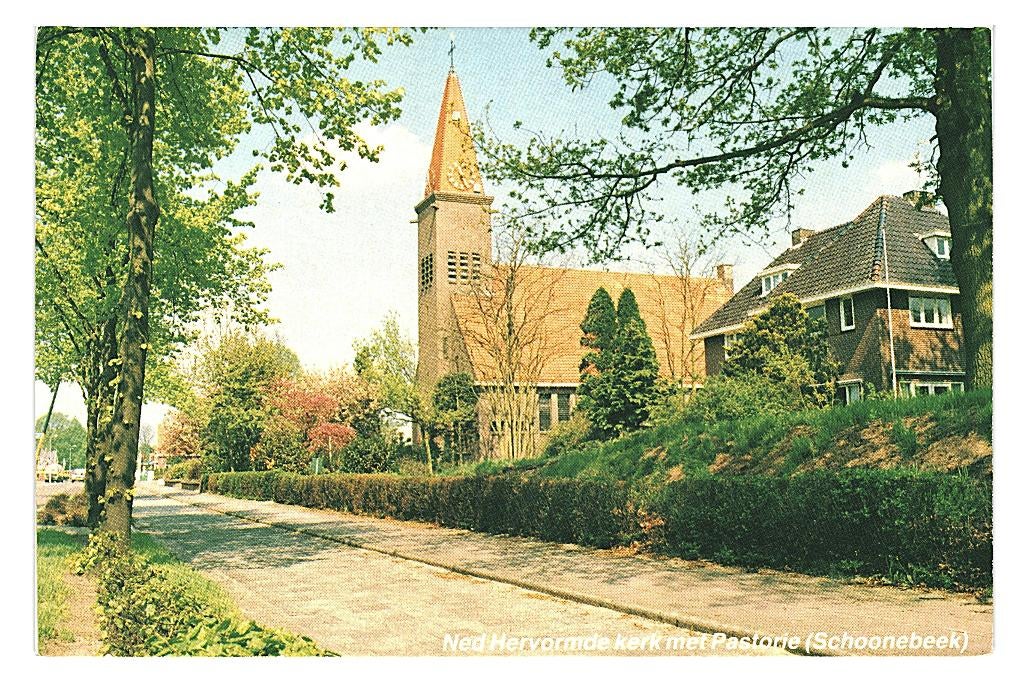 987143 Schoonebeek 80+ Drenthe Pastorie he Kerk Gelopen met
