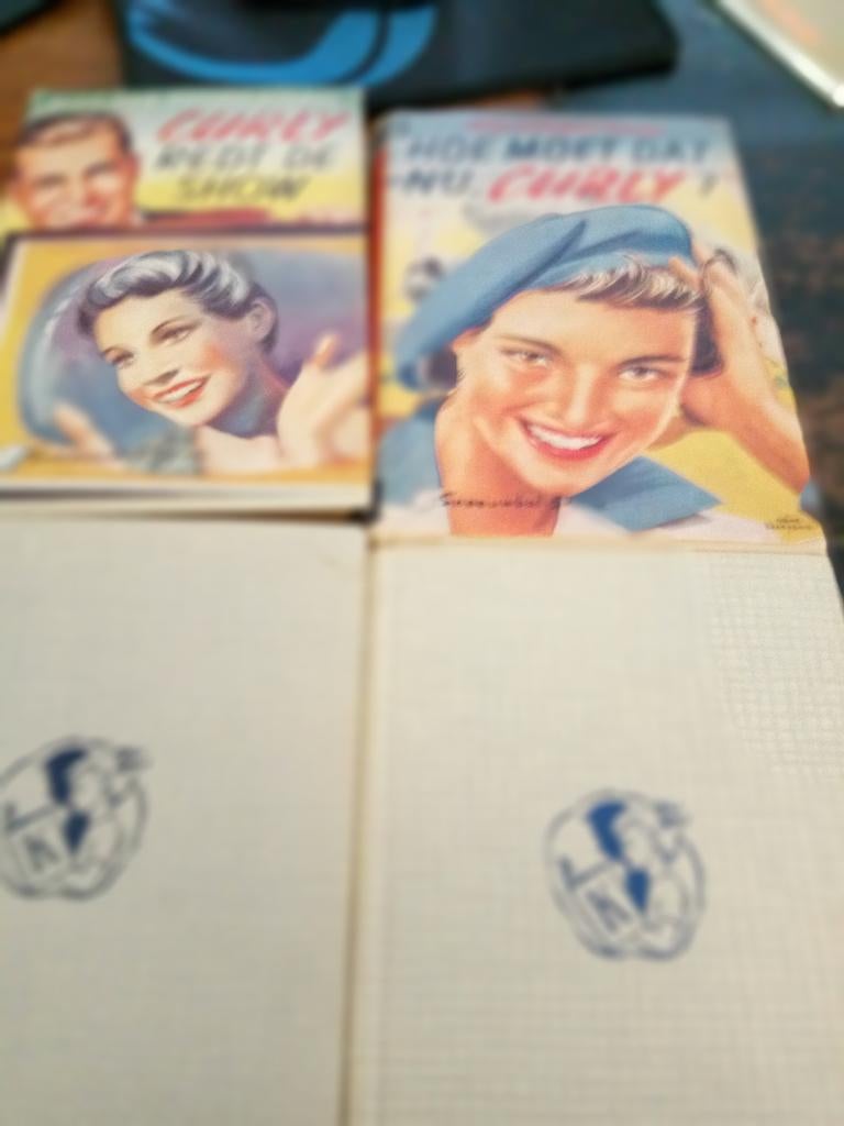 curly boeken, Ophalen of Verzenden, Gelezen