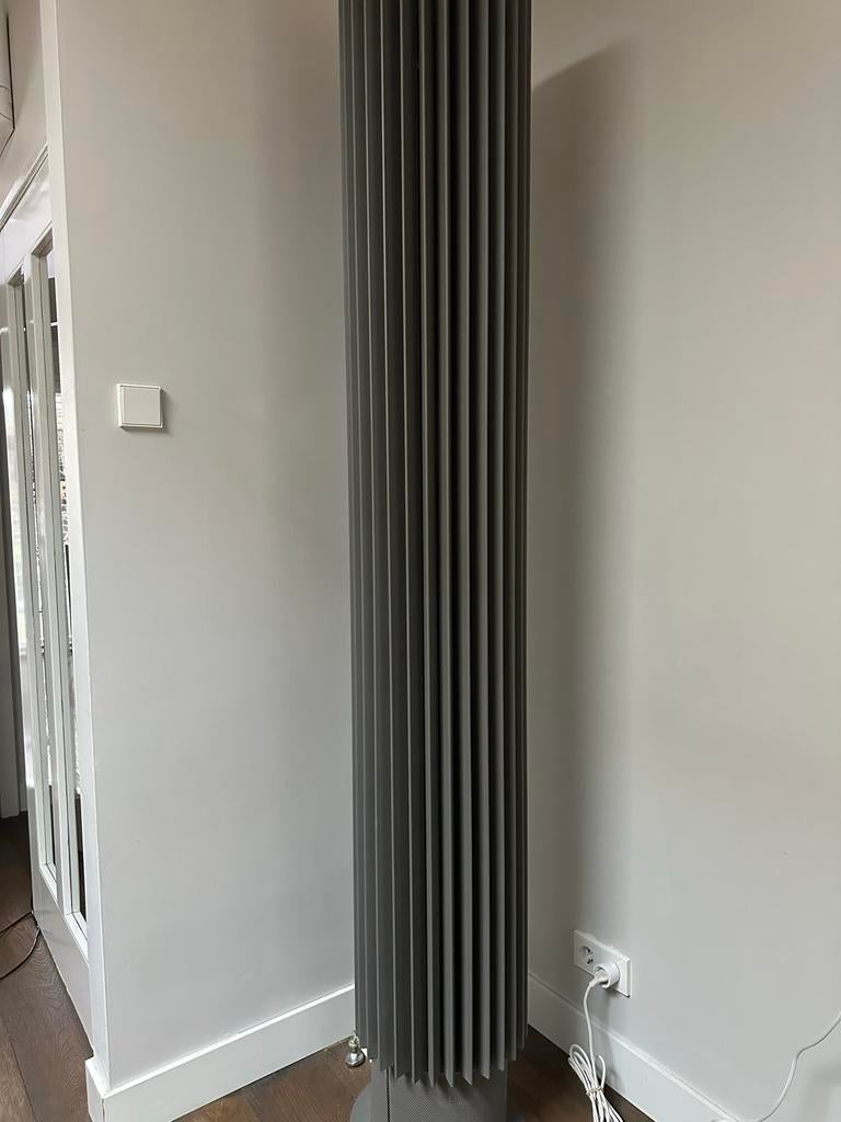 Jaga inguana circo vrijstaand design radiator zandstaalgrijs, Ophalen, Radiator, Minder dan 60 cm, Zo goed als nieuw