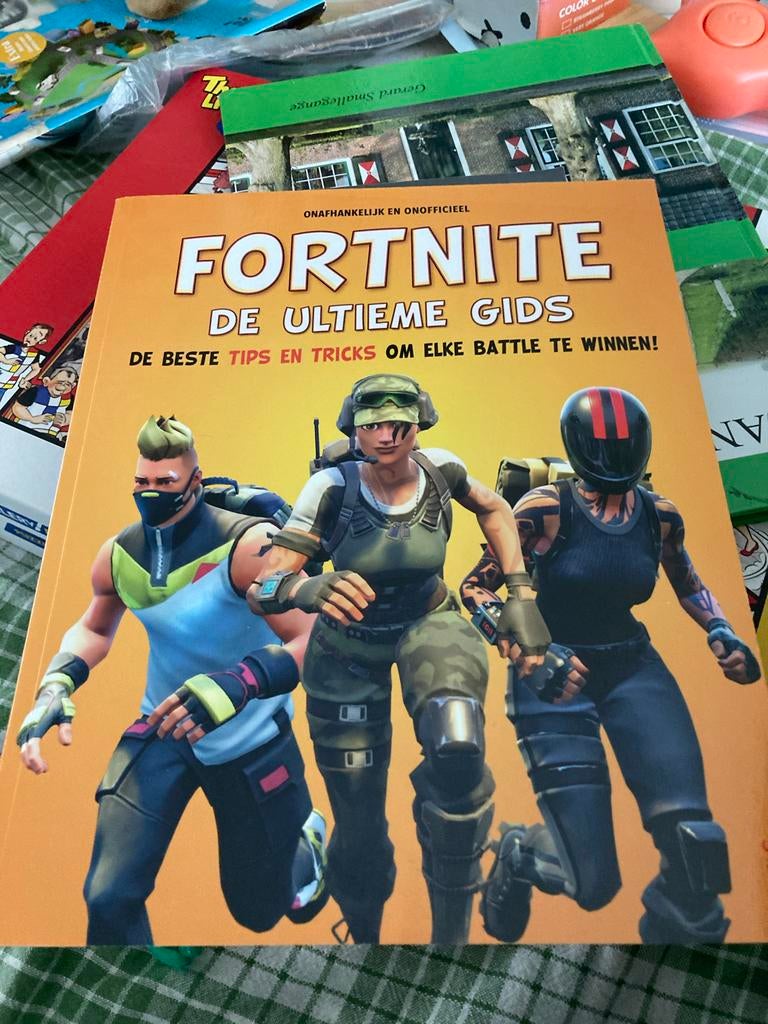 Fortnite Ultieme Gids - Tips & Tricks, Ophalen of Verzenden, Zo goed als nieuw