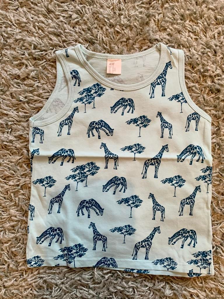 TE KOOP: leuk mouwloos shirtje met giraffen H&M maat 92 ZGAN, Ophalen of Verzenden, Zo goed als nieuw, Jongen, Shirt of Longsleeve
