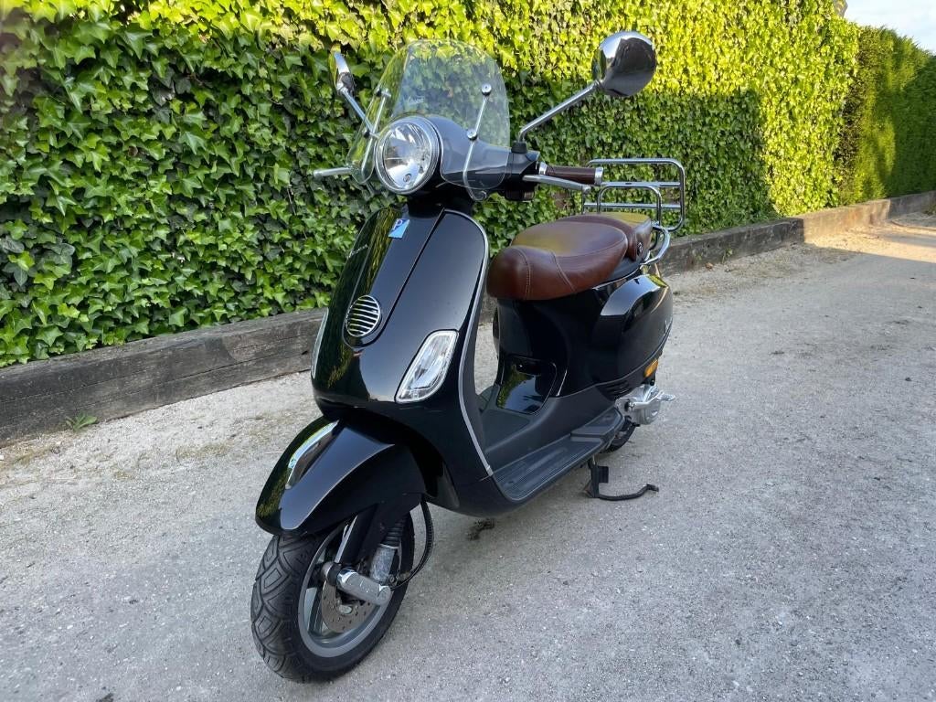 Vespa Piaggio LX50 – blauw kenteken – zeer nette staat, Fietsen en Brommers, Ophalen, Maximaal 45 km/u, Zo goed als nieuw, Benzine