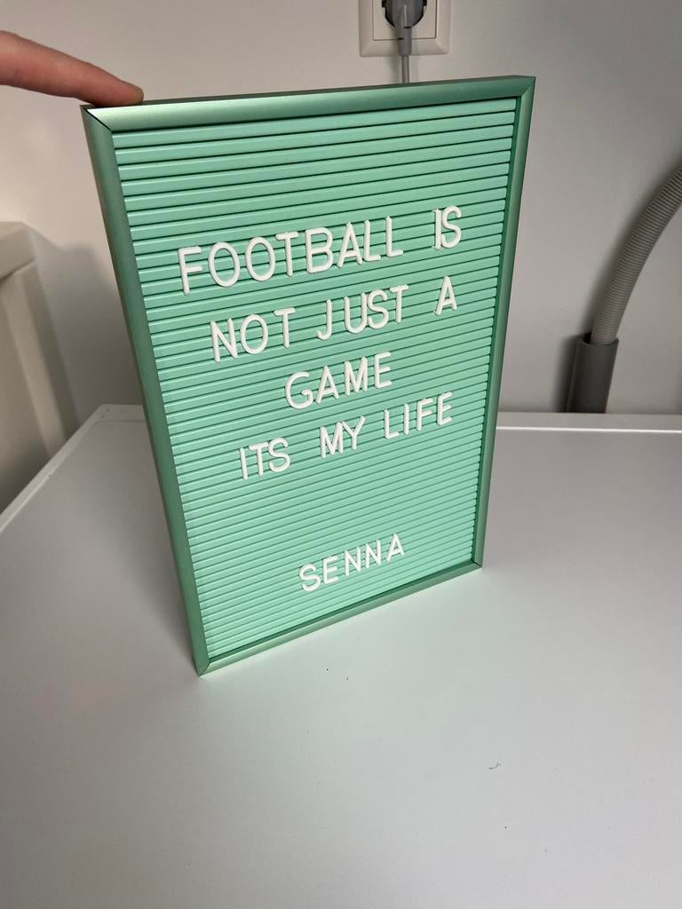 Tekstbord met letter, Huis en Inrichting, Woonaccessoires | Tekstborden en Spreuken, Ophalen of Verzenden, Zo goed als nieuw