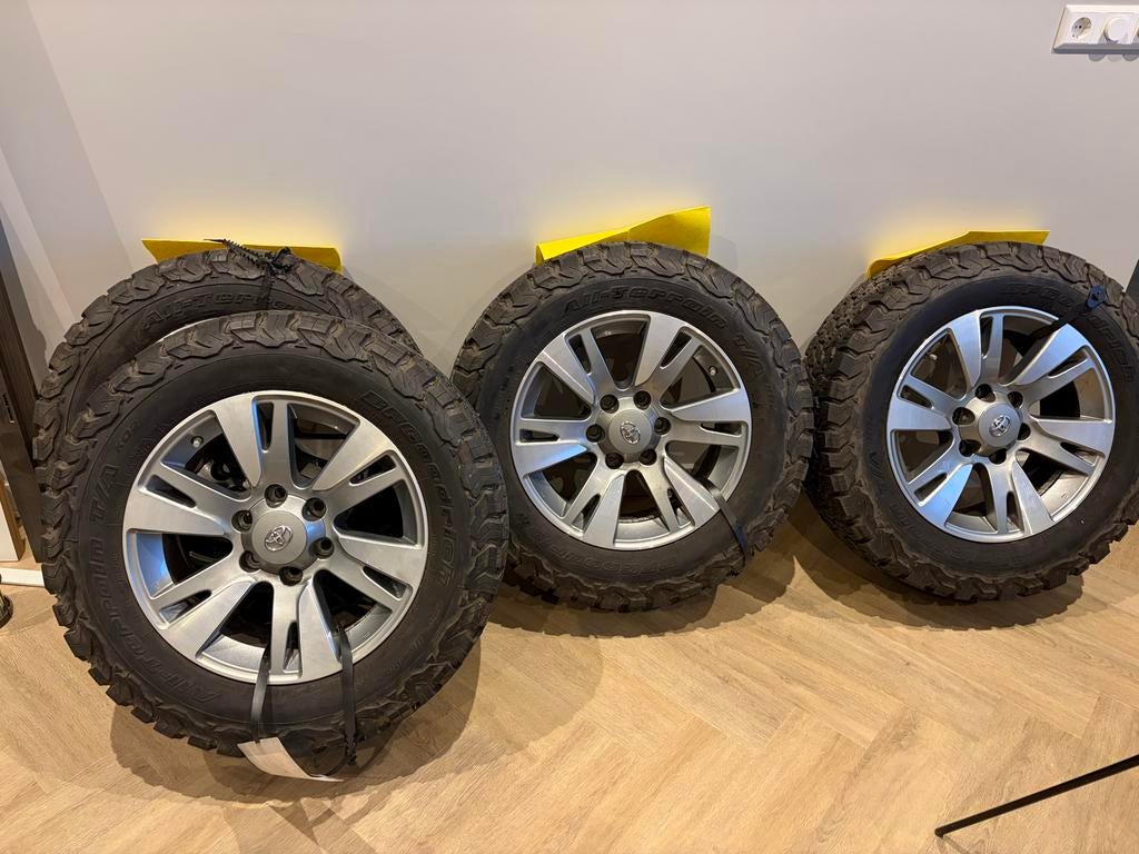 Toyota velgen met All-Terrain banden 265/60R18, Auto-onderdelen, Banden en Velgen, Ophalen, 18 inch, Gebruikt, 265 mm