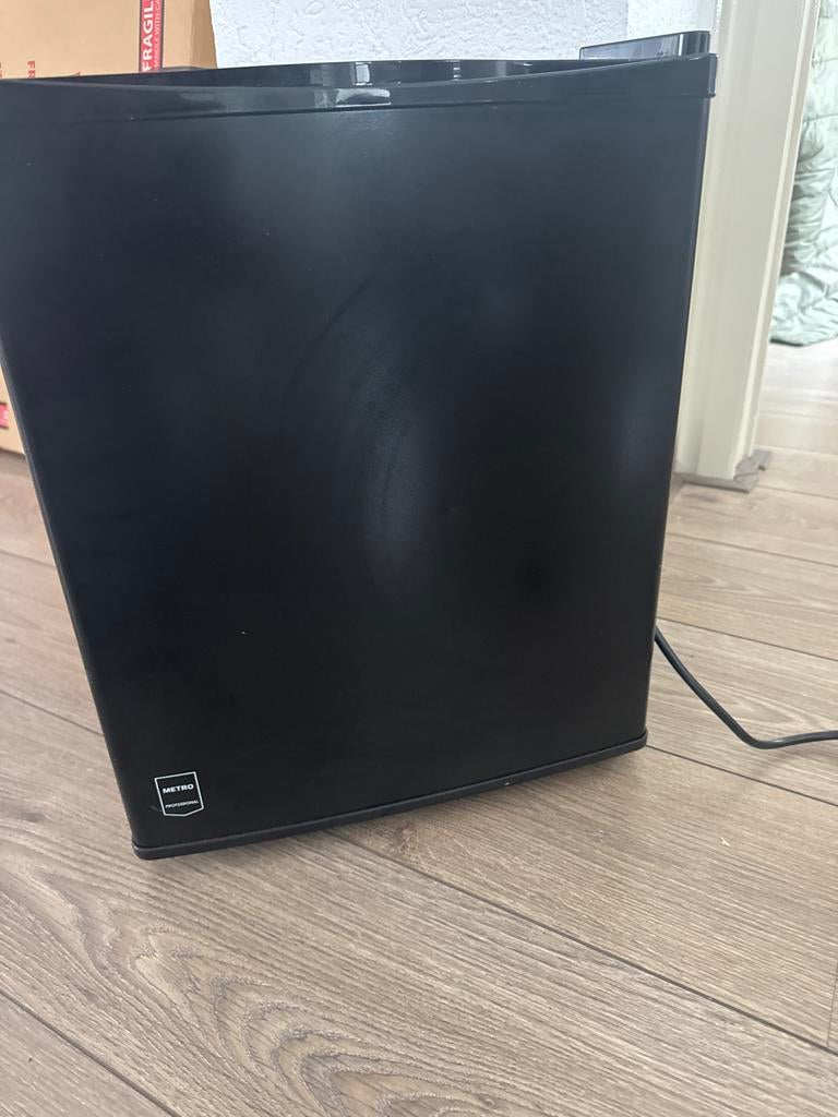 Mini koelkast GMB1025B - energie label B, Witgoed en Apparatuur, Koelkasten en IJskasten, Ophalen, Minder dan 75 liter, Zonder vriesvak