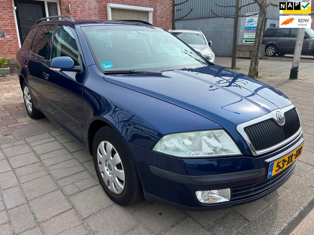 Skoda Octavia Combi 1.6 FSI Ambiente, Voorwielaandrijving, 15 km/l, Gebruikt, 4 cilinders